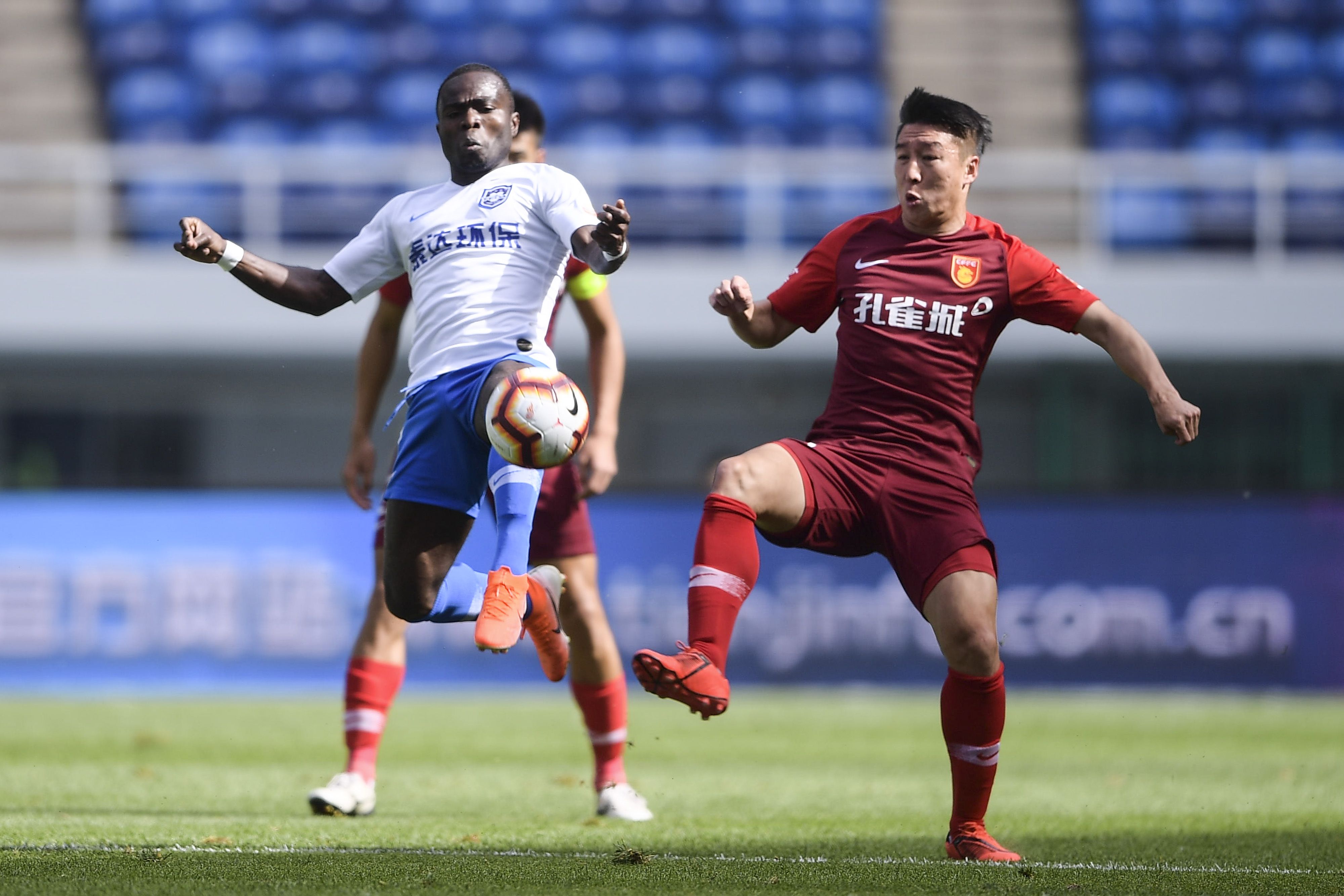 关于河北华夏幸福迎战天津泰达，鏖战场上展开激烈对决的信息