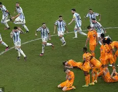 荷兰队主场一球击败对手领跑小组的简单介绍